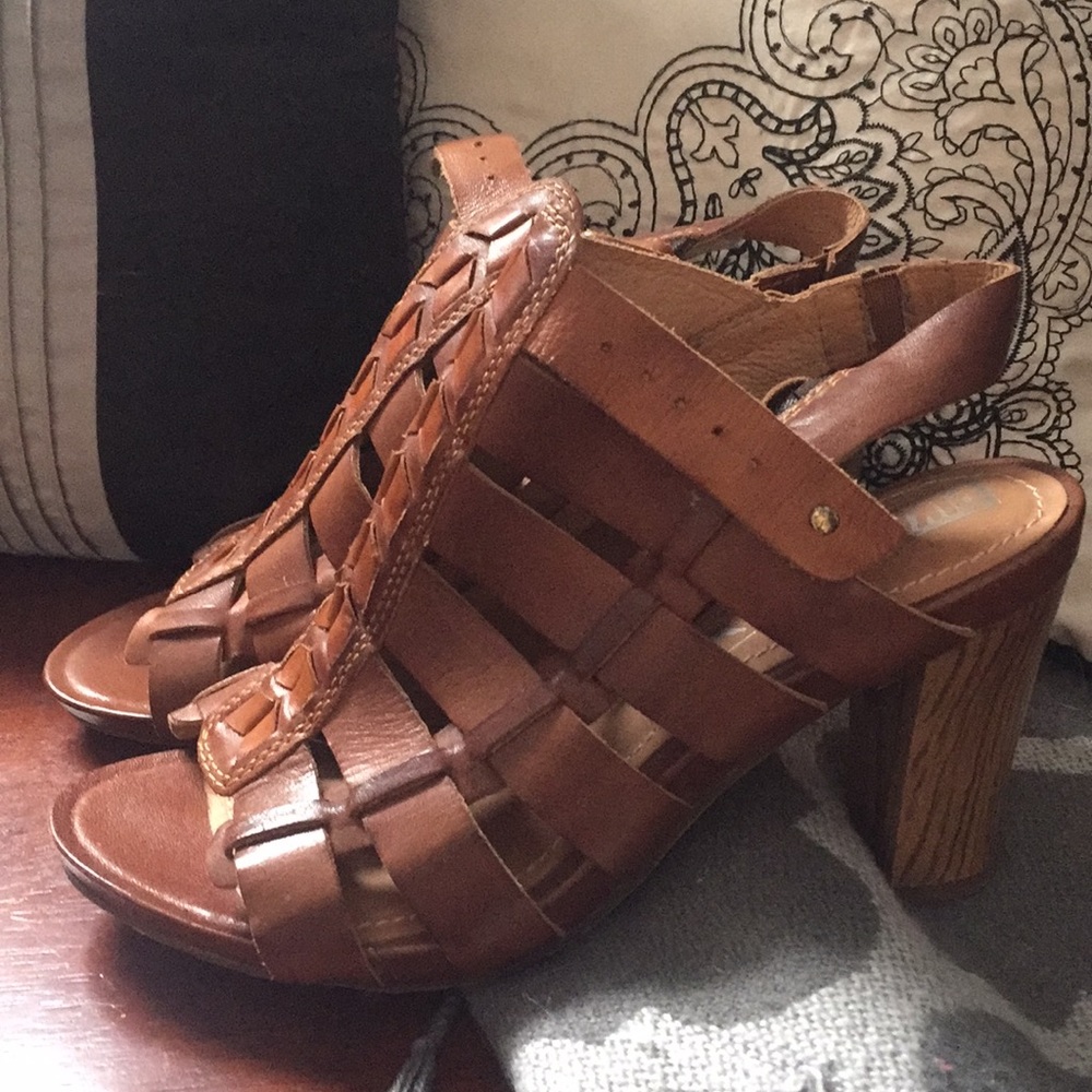 Pikolinos high heeled sandals